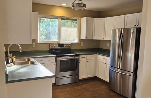 Haleiwa Casa | North Shore 3 Bedroom Ocean View walking distance to Waimea Beach with AC,