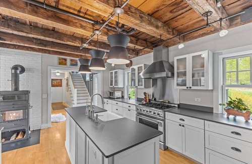 Moscow Casa | North Slope Haus - Modern 3BR, Hot Tub, Gym & Bar
