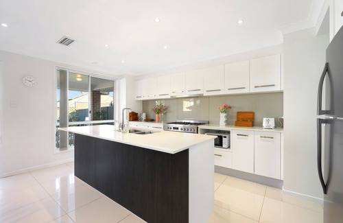 Cranebrook Casa | North-West 5Br near Woolworths & Regatta Centre