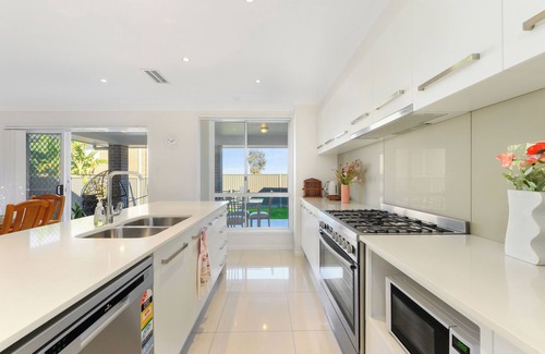 Cranebrook Casa | North-West 5Br near Woolworths & Regatta Centre