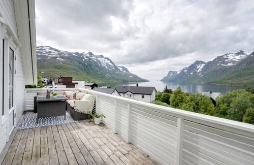 Ersfjordbotn Casa | Northern Lights adventure! Detached house with a view