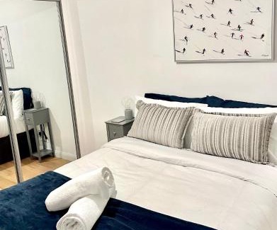 Lavender Fields Casa | Northern Line Double Room Stay with Free Parking