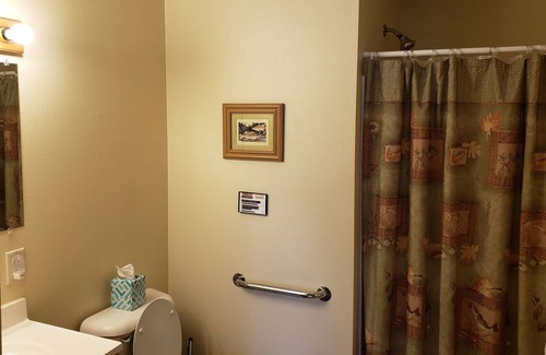 Butternut Hotel | Northern Pines Resort