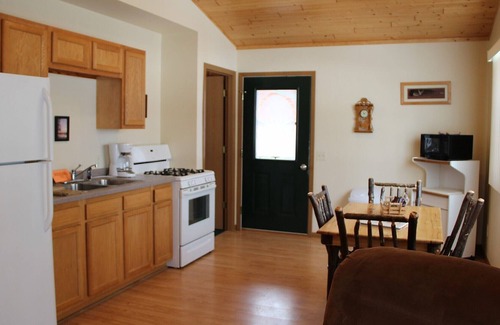 Butternut Hotel | Northern Pines Resort