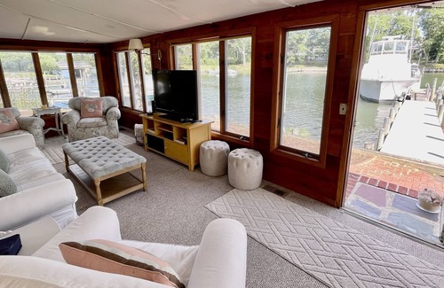 Southold Casa | Northfork Waterfront Bungalow. Deep water dock. Paradise