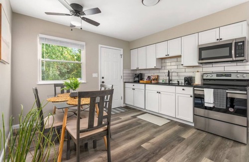 Columbus Casa | Northland Nest- 2BR, 1 BA, 1 Garage