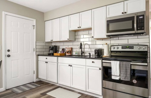 Columbus Casa | Northland Nest- 2BR, 1 BA, 1 Garage