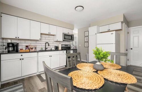 Columbus Casa | Northland Nest- 2BR, 1 BA, 1 Garage