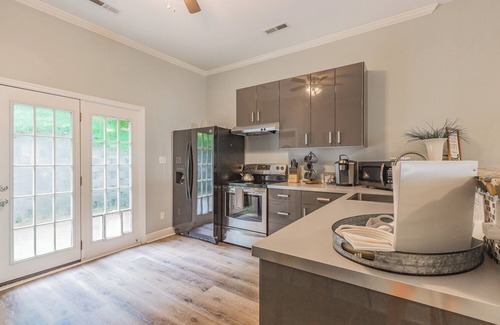 North Chattanooga Casa | N. Chatt Charm -2 Bedroom -Walk to Walnut St Bridge, Coolidge Park, & the river!