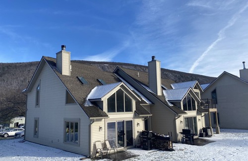 Canandaigua Casa | NorthStar/Bristol Mt Ski in/out Twnhse - 8 Guests