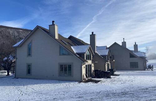 Canandaigua Casa | NorthStar/Bristol Mt Ski in/out Twnhse - 8 Guests