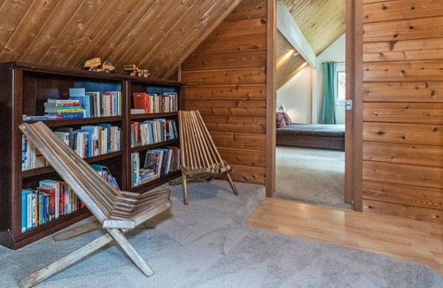 Poulsbo Casa | Northwest Chalet on Private Pond
