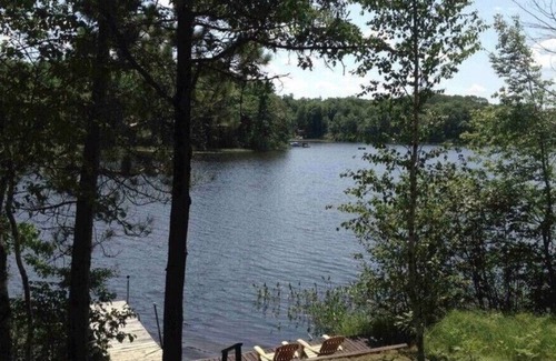Hayward Cabina | Northwoods Lakefront Retreat! Charming and Inviting Cabin 15 minutes to Hayward.