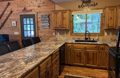 Stone Lake Cabina | Northwoods lakeside family-friendly cabin. Amazing sunsets! Nice sandy beach.