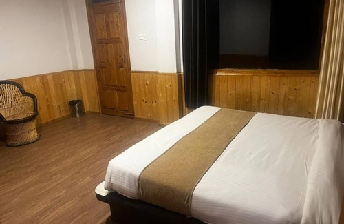 Cheog Hotel | Norvin Homes- Large Double Room / breakfast included