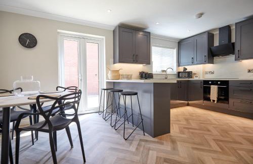 Norwich Casa | Norwich Home Ideal For Teams & Professionals