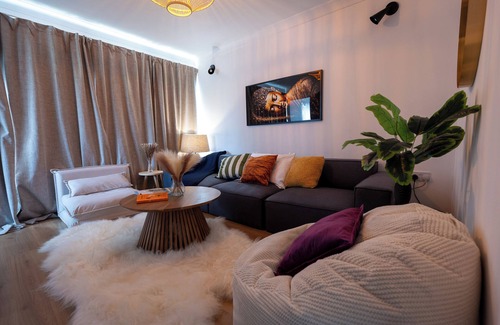 Norwich Casa | Norwich - House - Sleeps 7 - Parking - Garden