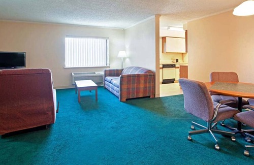 Indianapolis Hotel | Norwood Inn & Suites Indianapolis