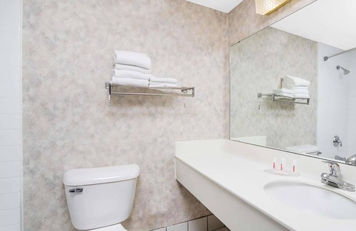 La Crosse Hotel | Norwood Inn & Suites La Crosse