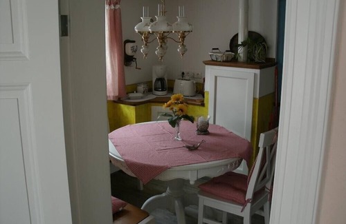 Spandowerhagen Casa | Nostalgia en una casa de vacaciones romántica con techo de paja y chimenea frente a la isla de Usedom