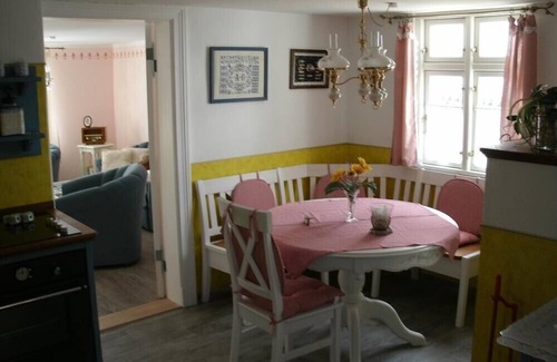 Spandowerhagen Casa | Nostalgia en una casa de vacaciones romántica con techo de paja y chimenea frente a la isla de Usedom