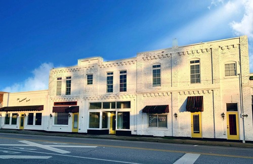 Cowan Casa | Nostalgic en suite room in historic railroad inn and town