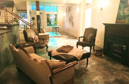Cowan Casa | Nostalgic en suite room in historic railroad inn and town