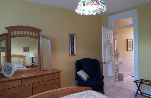 Cowan Casa | Nostalgic en suite room in historic railroad inn and town