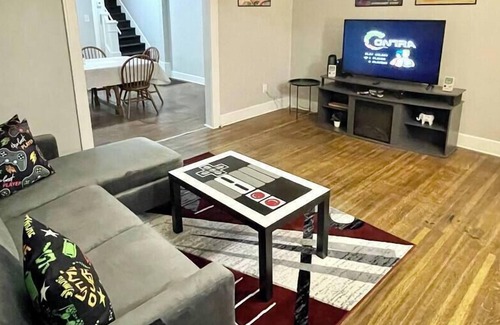 Mapleton/Fall Creek Casa | Nostalgic Nintendo Getaway