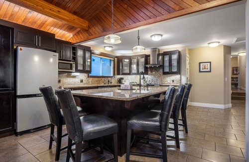 Chestermere Casa | Lakefront home 3100sq ft 4 recámaras
