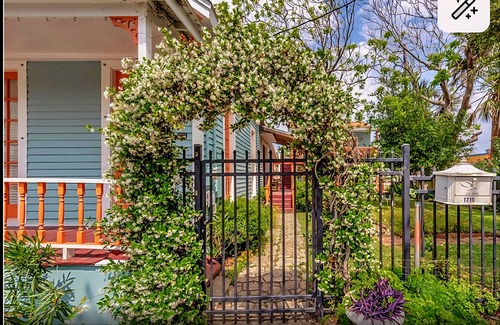 San Jacinto Cabaña | Notable Galveston Cottage just steps to Seawall Beaches, Sunrises & Attractions.