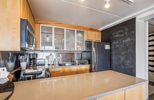 Stowe Area Condominio | Notchbrook 5 Apt: 1 br, large deck, seasonal pool, community amenities!
