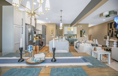 Northeast South Bend Casa | Notre Grande Dame - Spacious NEW 4-bedroom within walking distance to ND