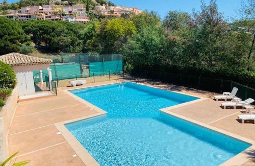 Sainte-Maxime Apartamento | Notre Maísoinette Schönes Reihenendhaus mit schöner Terrasse Meerblick