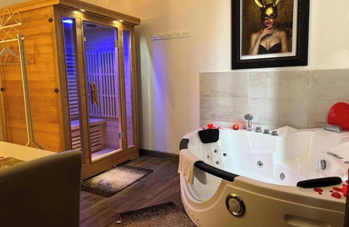 Fornovo di Taro Cama Y Desayuno | NOTTE ROSA SUITES & RELAX