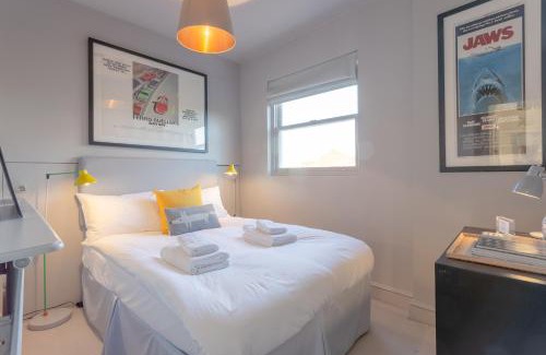North Kensington Apartamento | Notting Hill Home on Tree-Lined Street Near Tube Stations