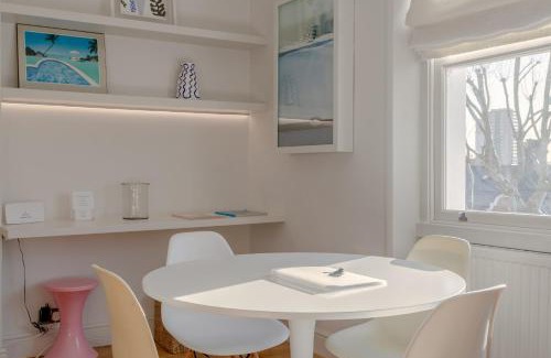 North Kensington Apartamento | Notting Hill Home on Tree-Lined Street Near Tube Stations