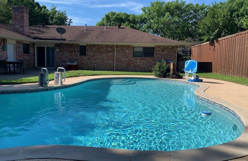 Grand Prairie Casa | "NOTTINGHAM" * FIRE PIT* POOL * BILLIARDS * GAME ROOM *