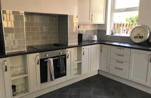 Newark upon Trent Casa | Nottingham Spacious Modern Home with Netflix & massive garden