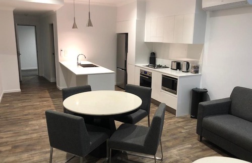 Broadmeadow Apartamento | Nouveau On Young