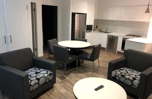 Broadmeadow Apartamento | Nouveau On Young