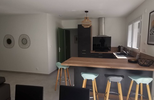 Montelimar Villa | Nouvelle Villa Provençale Calme, Proche du Centre
