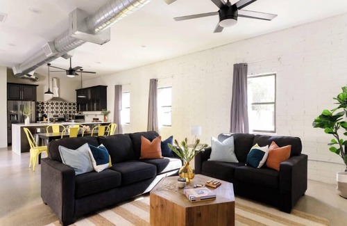 South Scottsdale Cabaña | Nova-in the Middle of Old Town-walk to Everything!