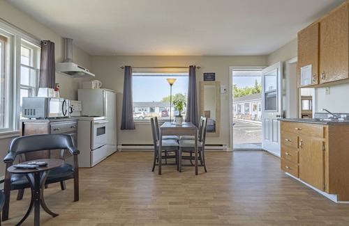Yarmouth Hotel | NovaStar Motel On The Lake