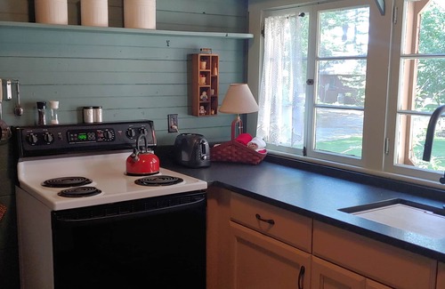 Bridgewater Cabaña | Novella Cottage en Newfound Lake, Sandy Beach