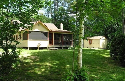 Bridgewater Cabaña | Novella Cottage en Newfound Lake, Sandy Beach