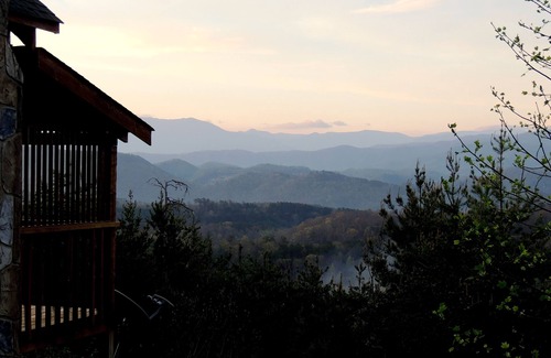 Sevierville Cabina | Stairway to Heaven ... Recluido, impresionantes vistas, decoración elegante, EZ Access,