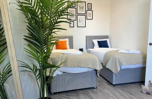 Liverpool Casa | Now Screening…Large Movie Place 60 Inch TV (Sleep 11)