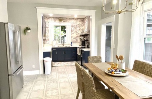 Albany Casa | Now with air conditioning!