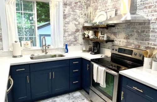 Albany Casa | Now with air conditioning!